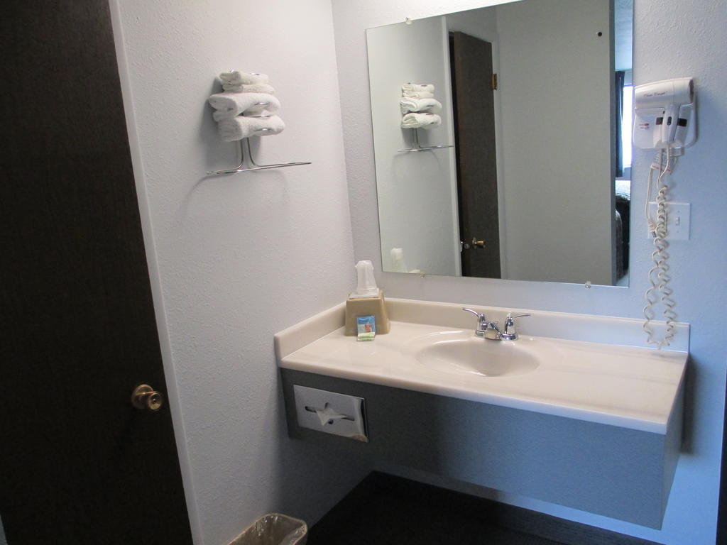 Americas Best Value Inn Billings Room photo